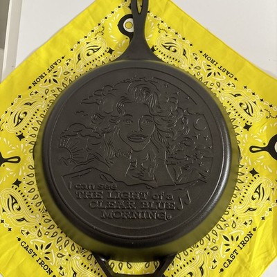 Lodge Dolly Parton Cast Iron Skillet 13.25'' Light of a Clear Blue Morning L12SKD