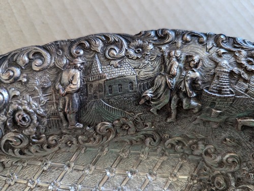 Vintage Silver Plate REPOUSSE Colonial Scene OVAL TRAY Design 7" X 13" - Picture 7 of 9