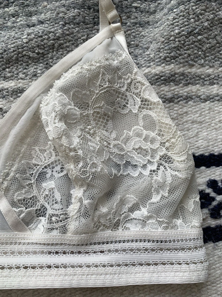 Womens White Laced Bra Size Small - Image 3 of 4