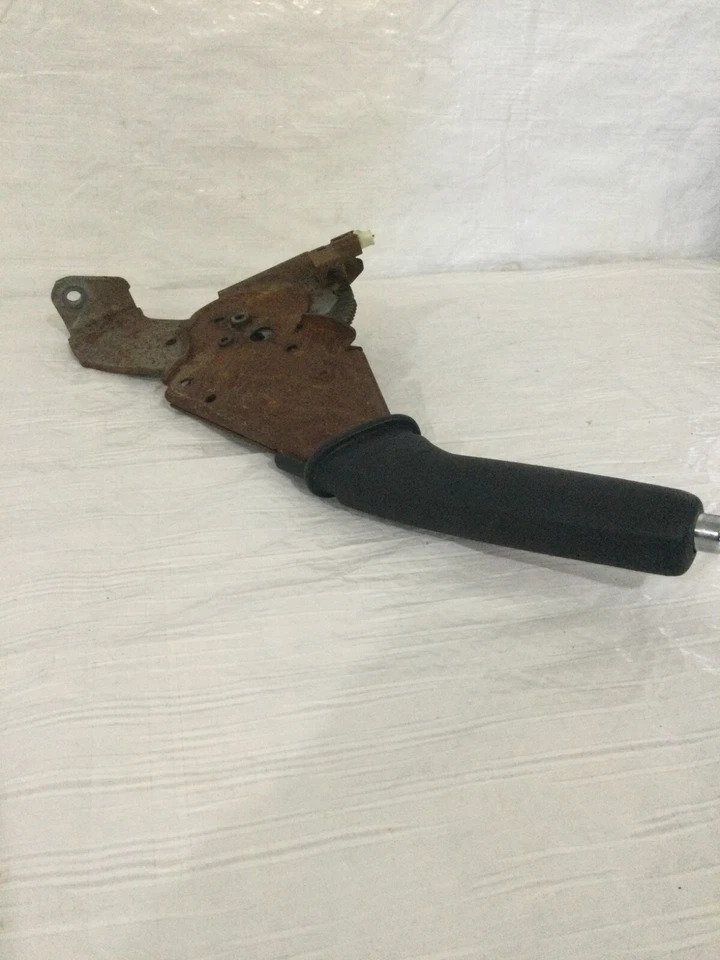 Conjunto de freno de emergencia Toyota Corolla 2009-2013 OEM Foto 4 de 4