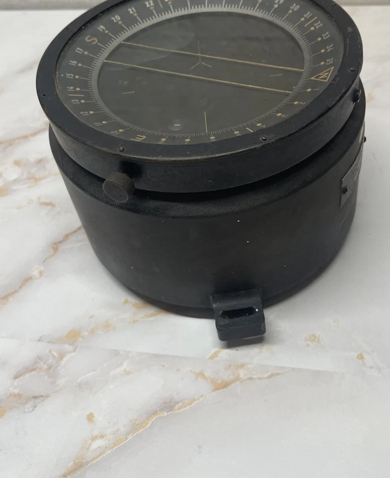 Brújula de avión de Estados Unidos de la Segunda Guerra Mundial Bendix Aviation Corporation A.F. U.S. D-12 Foto 4 de 4