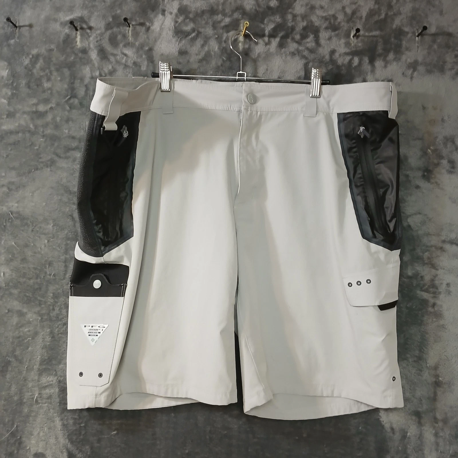 COLUMBIA PFG CARGO SHORTS MENS 42 GRAY FISHING RIPSTOP PERFORMANCE OUTDOOR