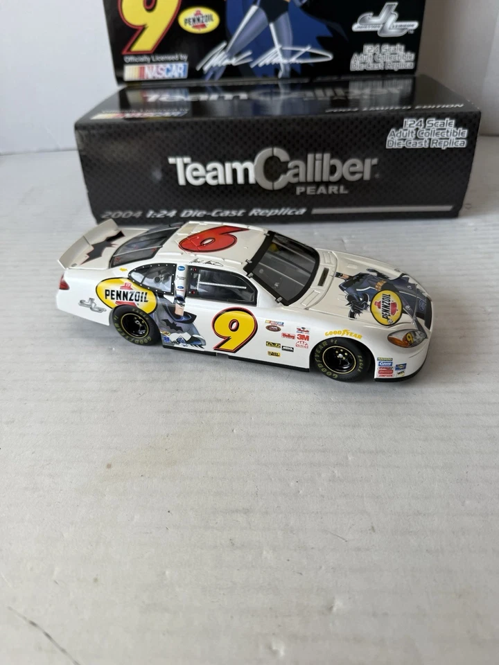 Team Caliber Pearl 1:24 Mark Martin #9 Batman Justice League - Image 4 of 4