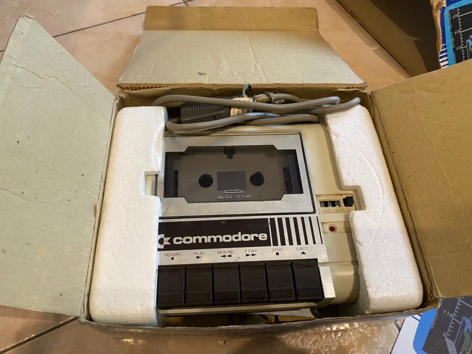 Commodore 64 boxed + Datassette boxed - Immagine 4 di 4