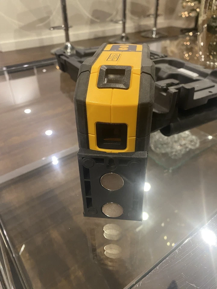 NEW Dewalt DW0851 Self Leveling Spot Beams and Horizontal Line 5 DOT RED LASER - Image 2 of 4