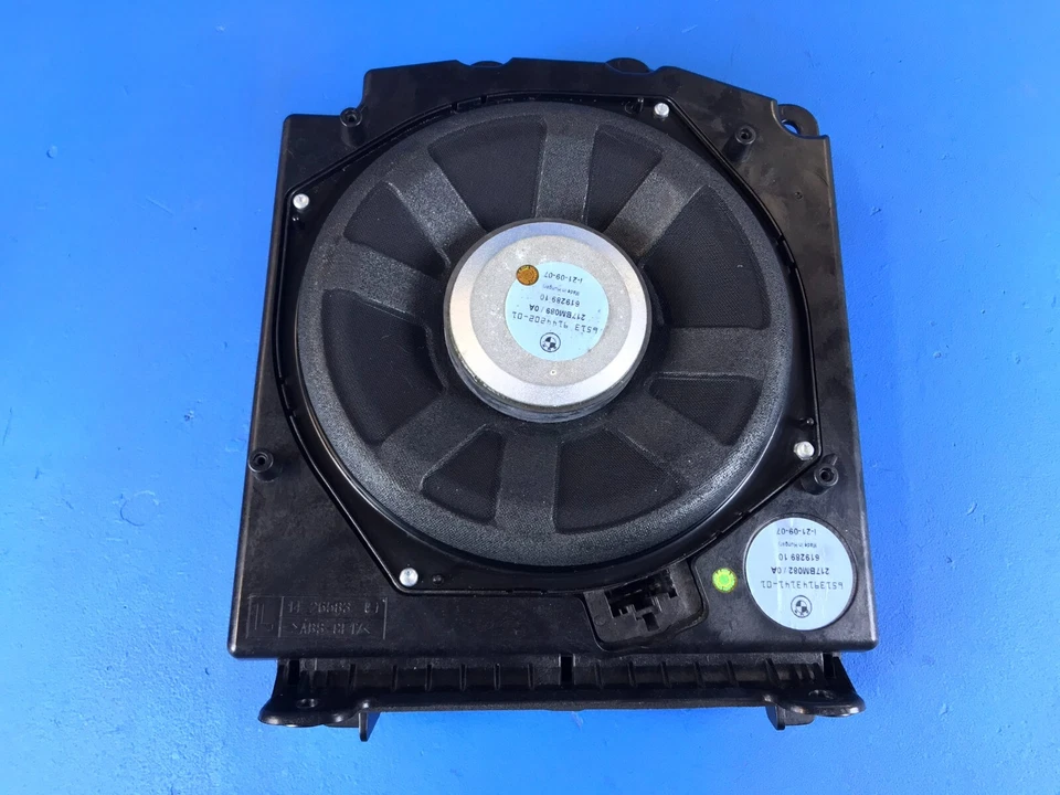 PAR DE SUBWOOFERS HIFI BMW E60 E61 E63 530I 535I 545I 550I 645CI 650I ESQUERDA E DIREITA - Imagem 2 de 4