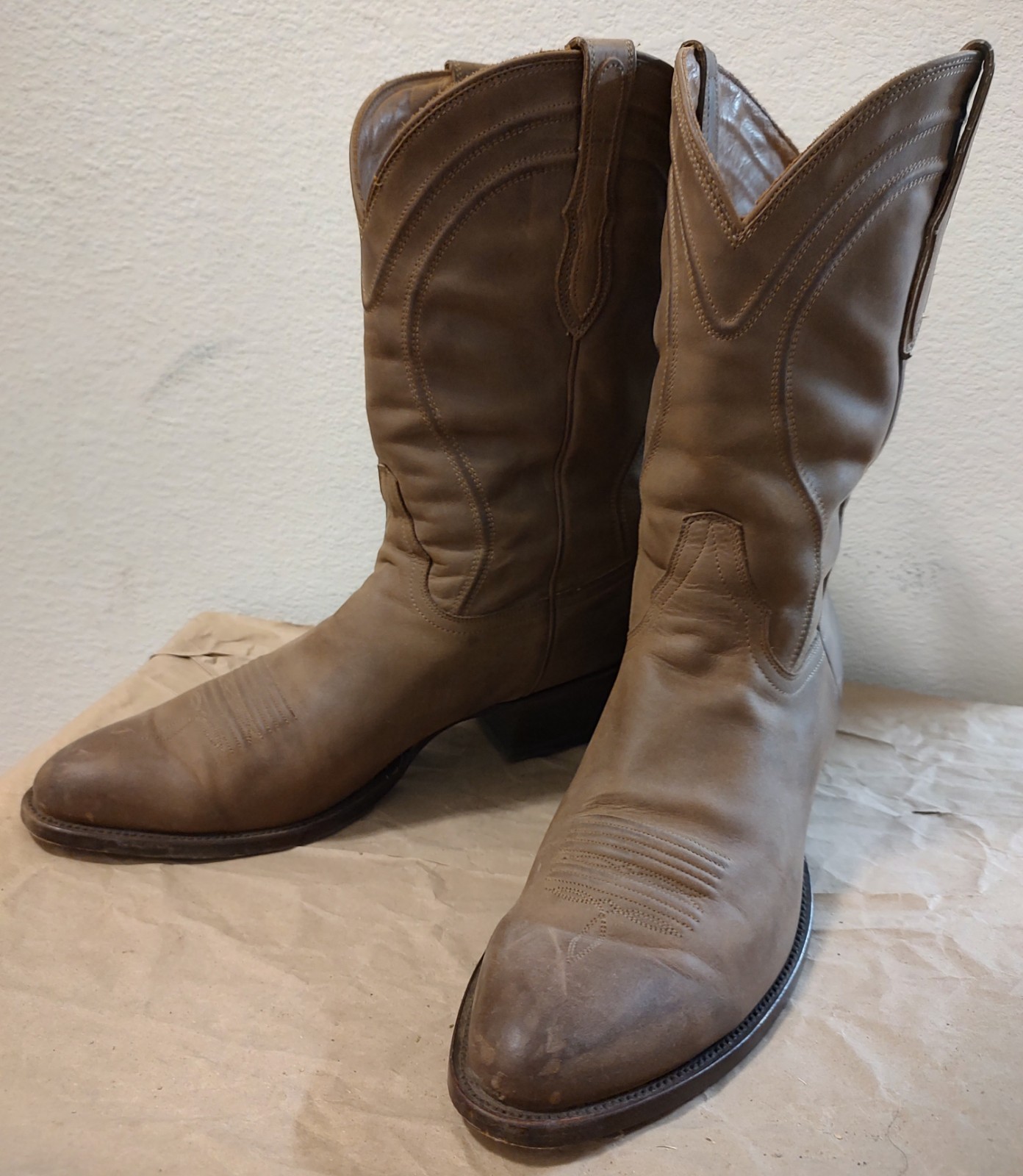 *Discontinued* Rujo the Vance in Tan Brown 13 D Pre-owned GUC Factory Defect