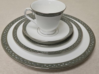 Waterford - Laurel - 5 Piece Place Setting(s).  Preowned Unused Most W/ Tags.