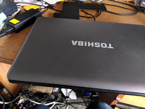 Toshiba Satellite C6601 Intel Celeron Dual-Core @2.1 GHZ 2GB RAM Bottes Non HD ( - Photo 10/17