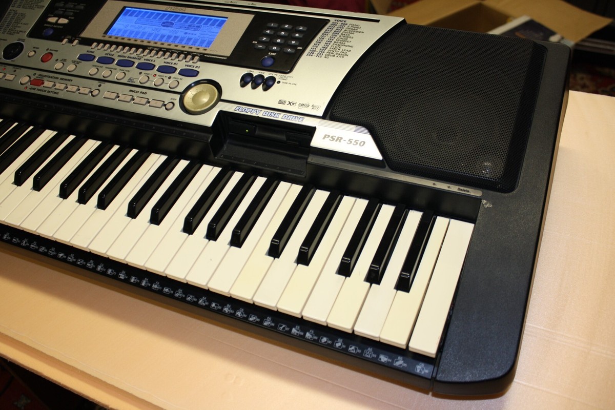 YAMAHA ヤマハ PSR-550 ポータトーン シンセサイザー PSR-550