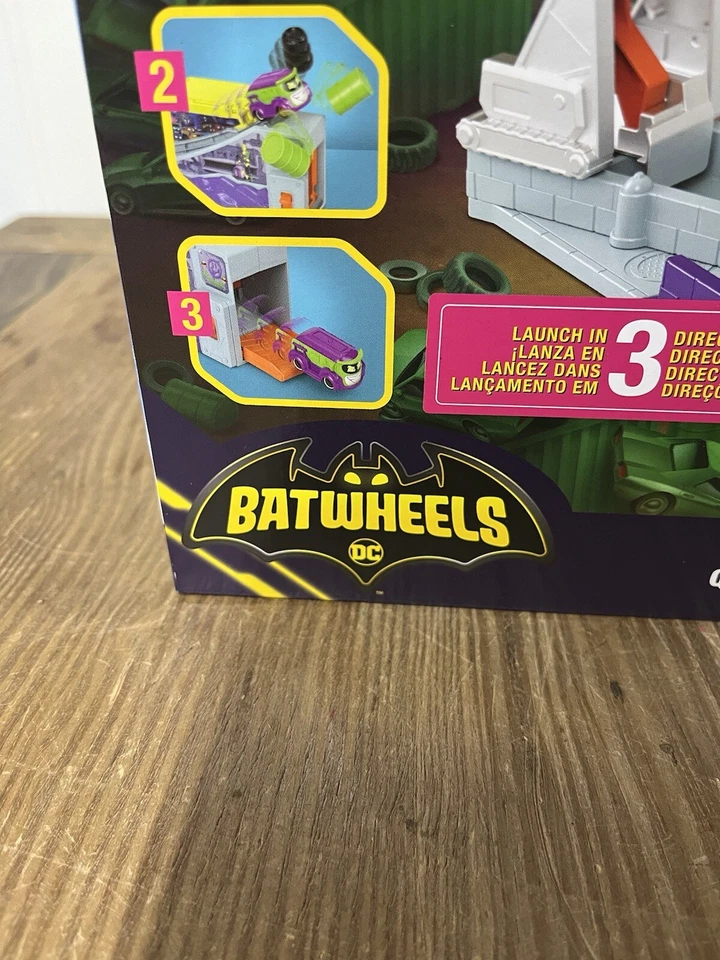 LEGION OF ZOOM LAUNCHING HQ fisher price batwheels playset joker batman NEW Foto 2 de 4
