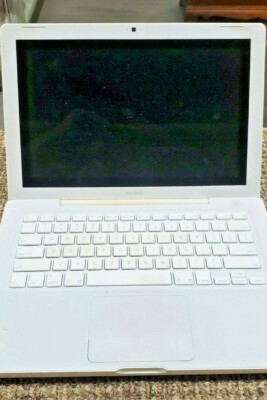 Apple MacBook Model 13'' A1181(EMC 2092)1.83 GHz Core Duo- UNTESTED(FC12-T-G552)