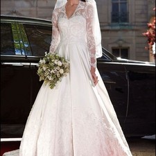 NEW Kate Middleton Look Alike Wedding Dress
