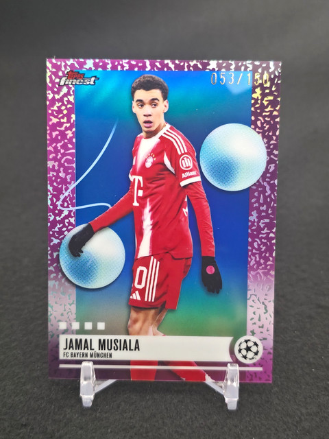 2025-26 Topps Finest UCC #300 Jamal Musiala Uncommon Blue Refractor /150 Bayern