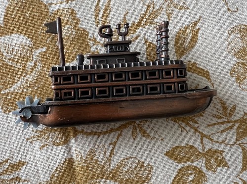 Delta  Queen Steamboat Co. Souvenir Bronze Steamboat Metal Pencil Sharpener - Foto 3 di 5
