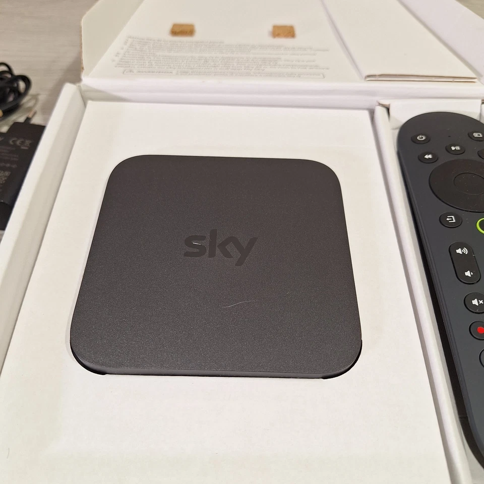 Sky Q Mini Box WiFi Internet Decoder Digitale Terrestre DVB T2 IP061 - Immagine 3 di 4