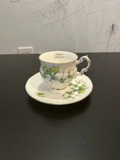 Elizabethan Canadian Provincial Flowers “Trillium” tea cup and saucer