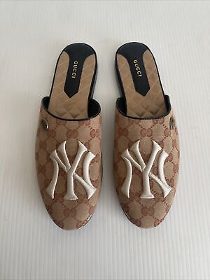 Gucci x NY Yankees GG Supreme Canvas Mules Slippers 537089 Gucci x NY Yankees GG Supreme Canvas Mules Slippers 537089