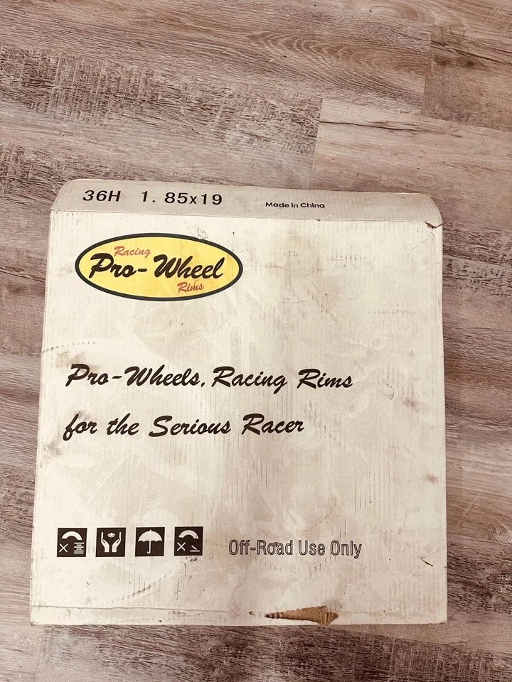 Llanta trasera Pro-Wheel - 19 x 2,15 - Plateada - Llanta trasera 191KSYSI YAMAHA/SUZUKI Foto 3 de 4