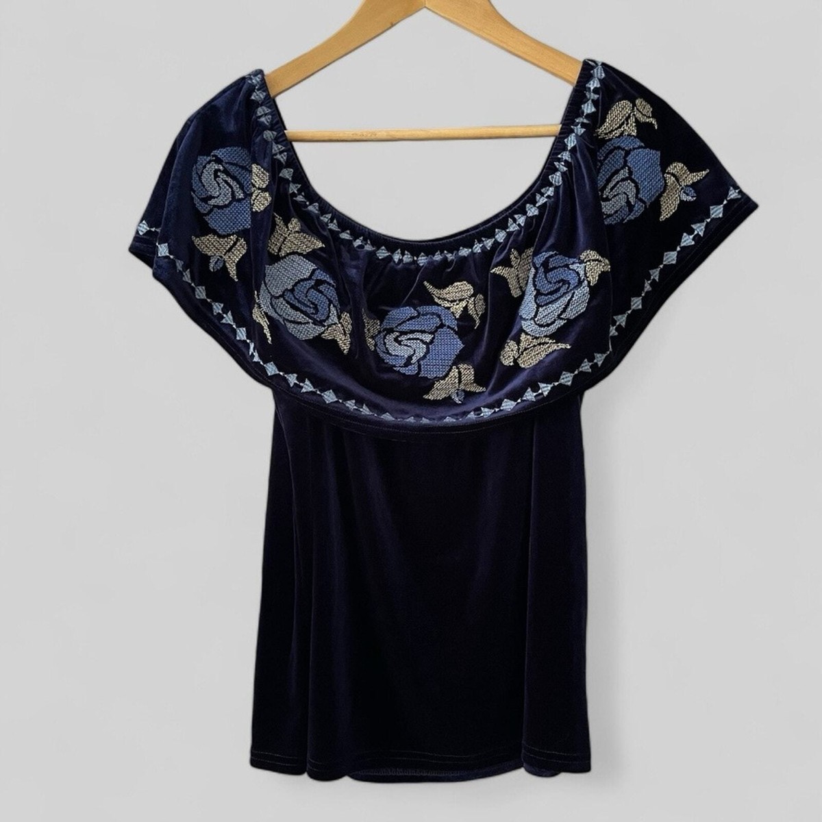 Francesca's Womens Velvet Floral Embroidered Top Size Large Blue