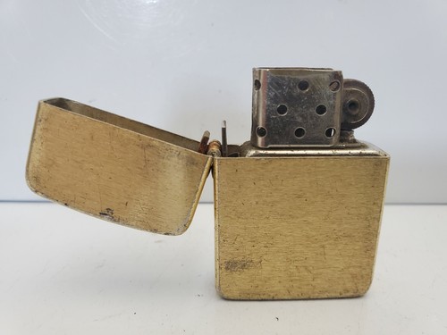 Accendino alluminio vintage funzionante STORM KING ORO / MADE USA 4132/30 - Foto 2 di 5