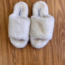 Old Navy kids slippers Girls White Fur House Shoes Slippers Size L 1-2