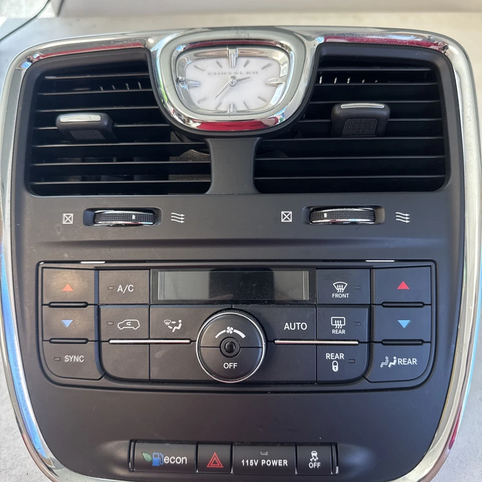 2013 Chrysler town and country heater AC climate control panel 55111236AF Foto 2 de 4