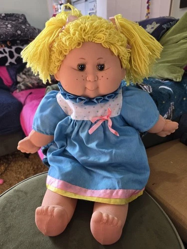 My Dream Baby Blonde Yarn Hair Blinking Eyes b.b. Made in Spain 19” 1980s