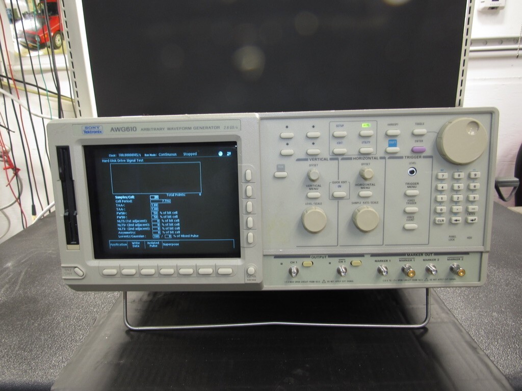 Tektronix AWG610 2.6GS&frasl;s Single Channel Arbitrary Waveform