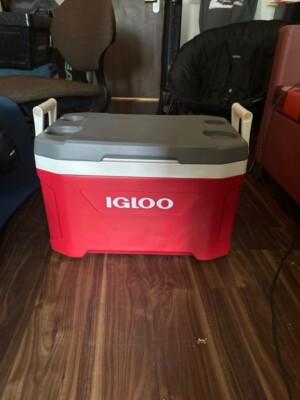 Brand new red and grey large IGLOO cooler in great condition