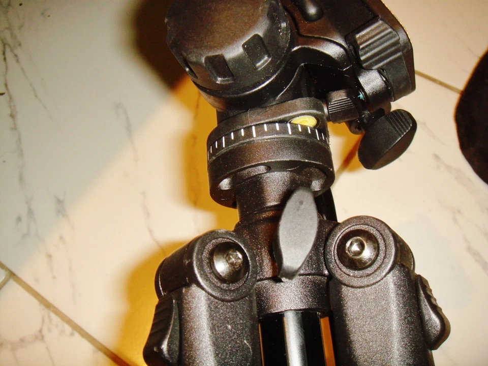 TARGUS PRO babble level Tripod Very good condition - Image 4 of 4