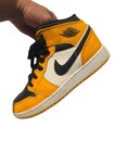 Jordan Air Jordan 1 Mid (GS) Yellow/Black/White Sneakers 4.5Y 554725-701 — photo 2