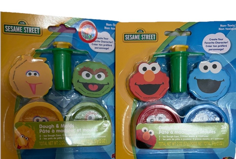 Sesame Street Play Dough +Molds 2 Sets Elmo, Cookie Monster, Big Bird, Oscar 3+
