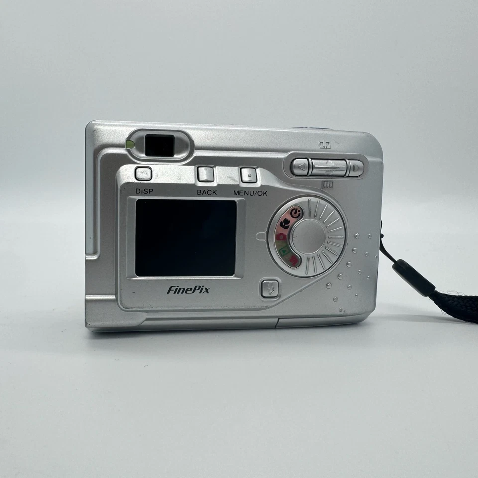 Fujifilm FinePix A303 3.2MP Compact Digital Camera Point & Shoot w/ 16MB XD Card - Image 3 of 4