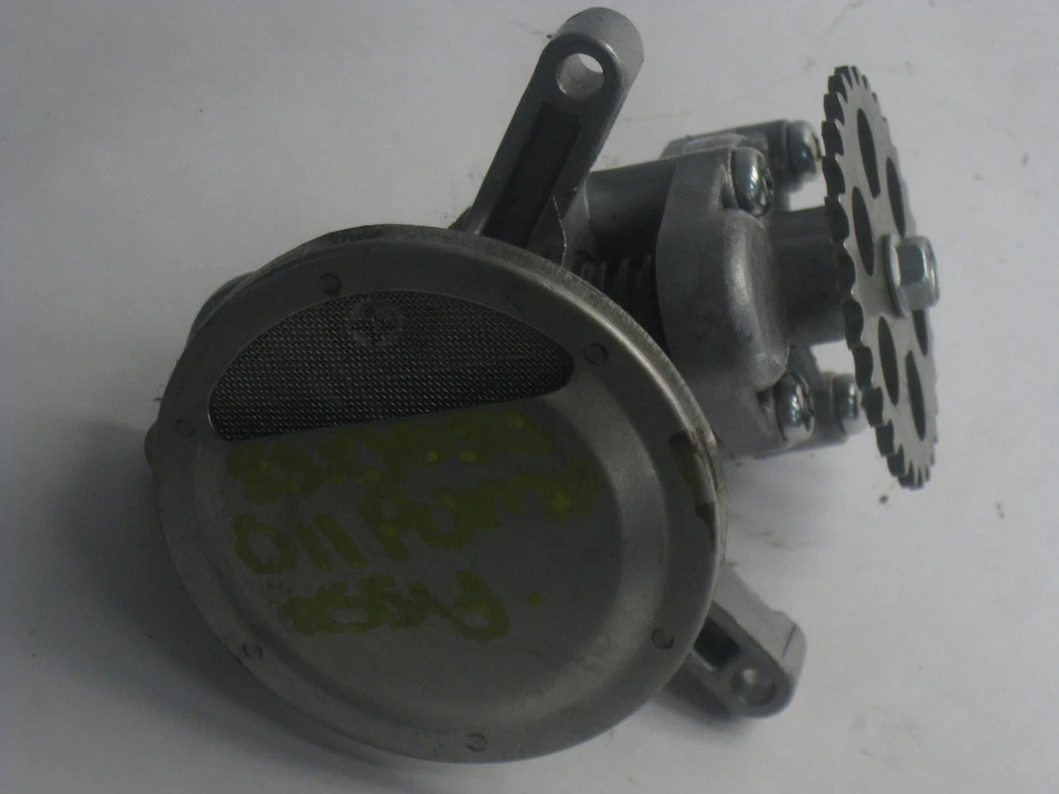 1983 YAMAHA XJ650 XJ 650 MAXIM ENGINE OIL PUMP WITH STRAINER SCREEN & FLUID GEAR - Image 3 of 4