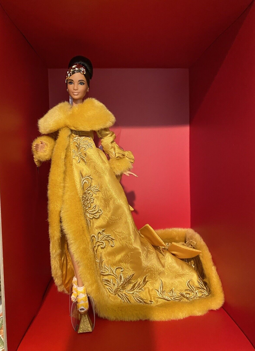 Guo Pei Dress By Couturier Rihanna Yellow Dress Fur Hotsell