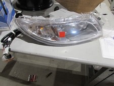 NEW GENUINE INTERNATIONAL RH HEADLIGHT ASSEMBLY 3300 4100 PART  4020384C91