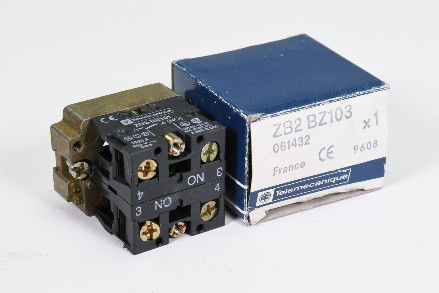 TELEMECANIQUE ZB2BZ103, Body for control button Ø22, 2S