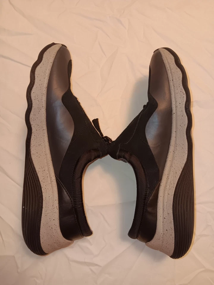 Zapato de tenis Clarks para mujer de cuero negro de máxima comodidad con cremallera talla 11 Foto 3 de 4