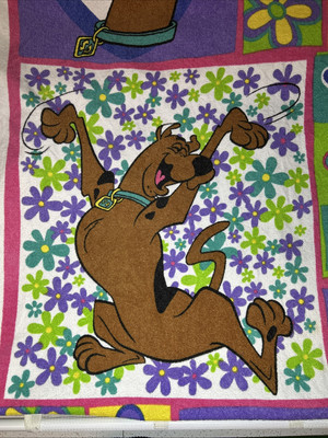 VTG 2002 Cartoon Network Scooby Doo Beach Towel Terry Cloth Cotton Flower Power