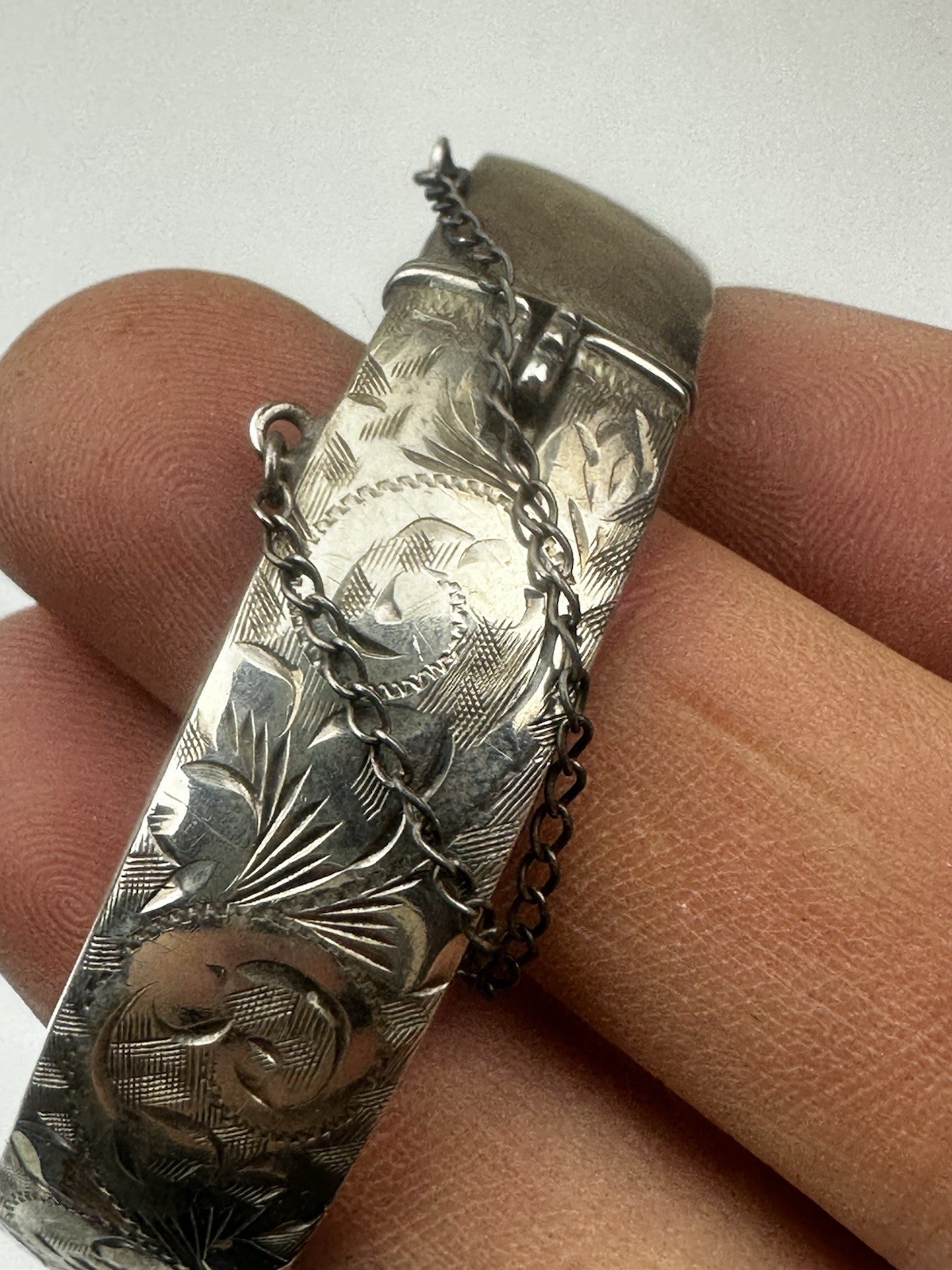 Sterling .925 Silver Hallmarked Solid Engraved De… - image 4