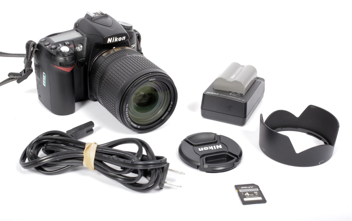 Nikon D90 DSLR with Nikkor 18-140mm F3.5-5.6 VR lens +4GB card+