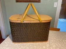 Vintage Hawkeye Burlington Woven Picnic Basket With Picnic Ware