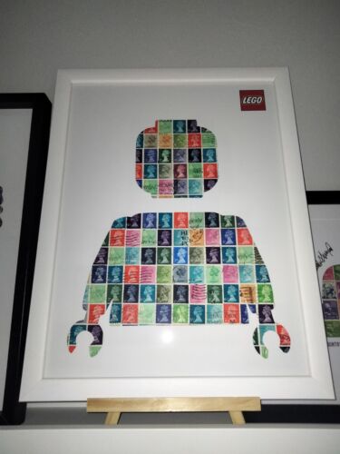 40x30 Quadro Minifigures Poster LEGO Francobolli Elisabetta II - PEZZO UNICO - Foto 1 di 5