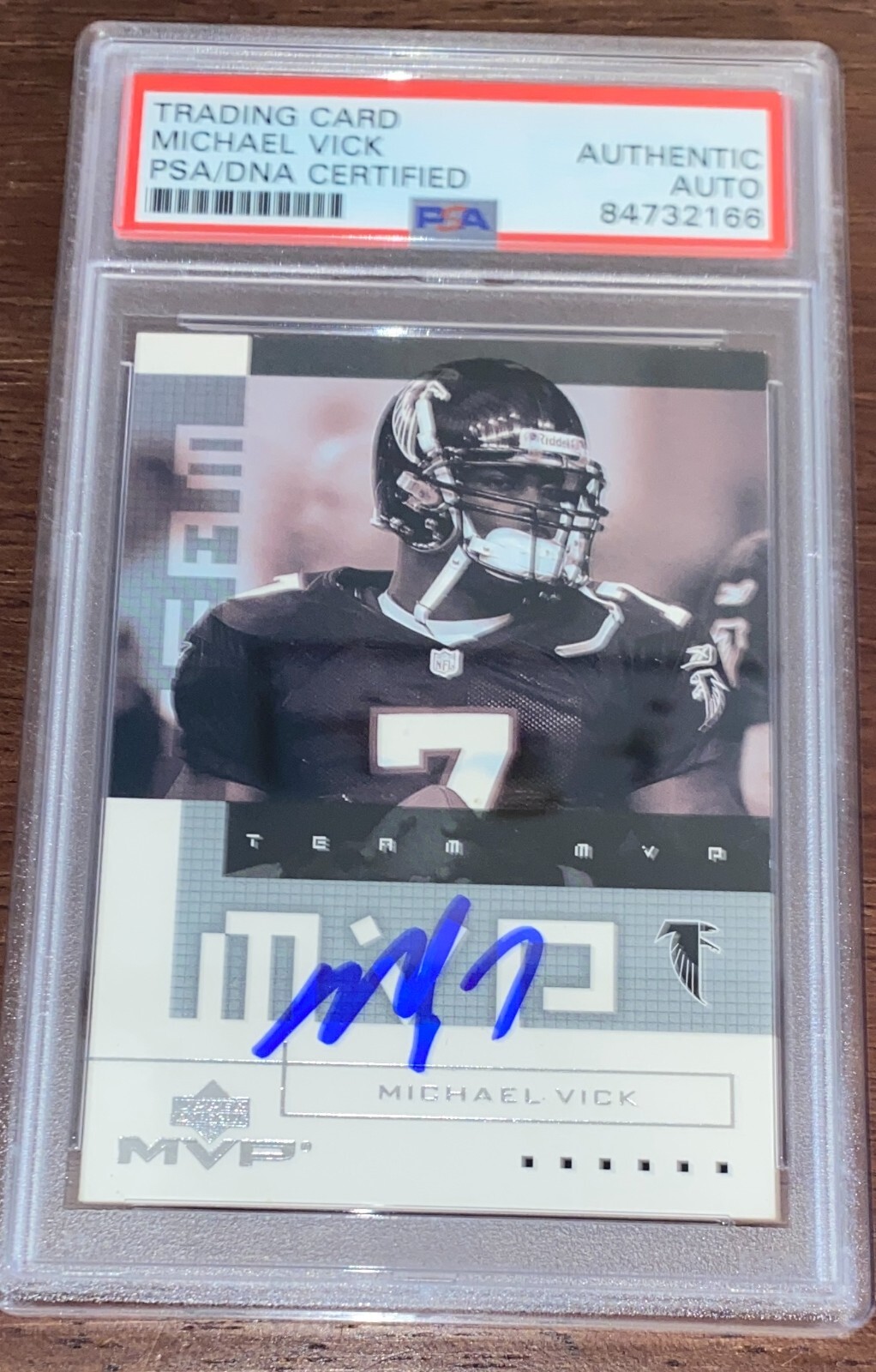 2002 Upper Deck MVP Team MVP Michael Vick Signed Card #TM-2 Falcons PSA