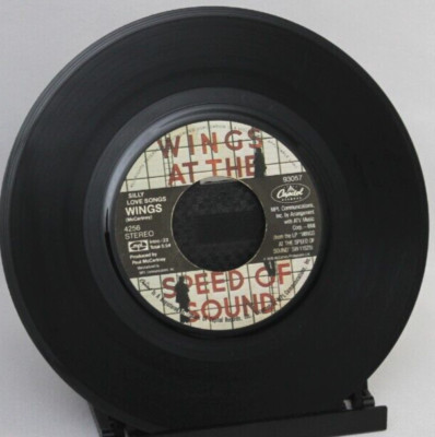 WINGS SILLY LOVE SONGS / COOK OF THE HOUSE 45 7'' RECORD (4256)