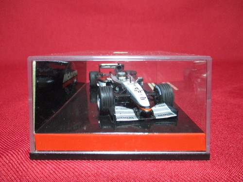 1:43 Scale Kimi Raikkonen 2002 McLaren Mercedes MP4-17 F1 Minichamps Formula 1 - Picture 2 of 5