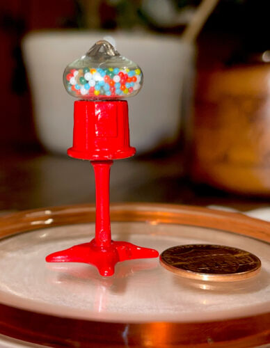 Machine à bonbons vintage miniature maison de poupée GUMBALL métal rouge et verre de collection - Photo 1/2