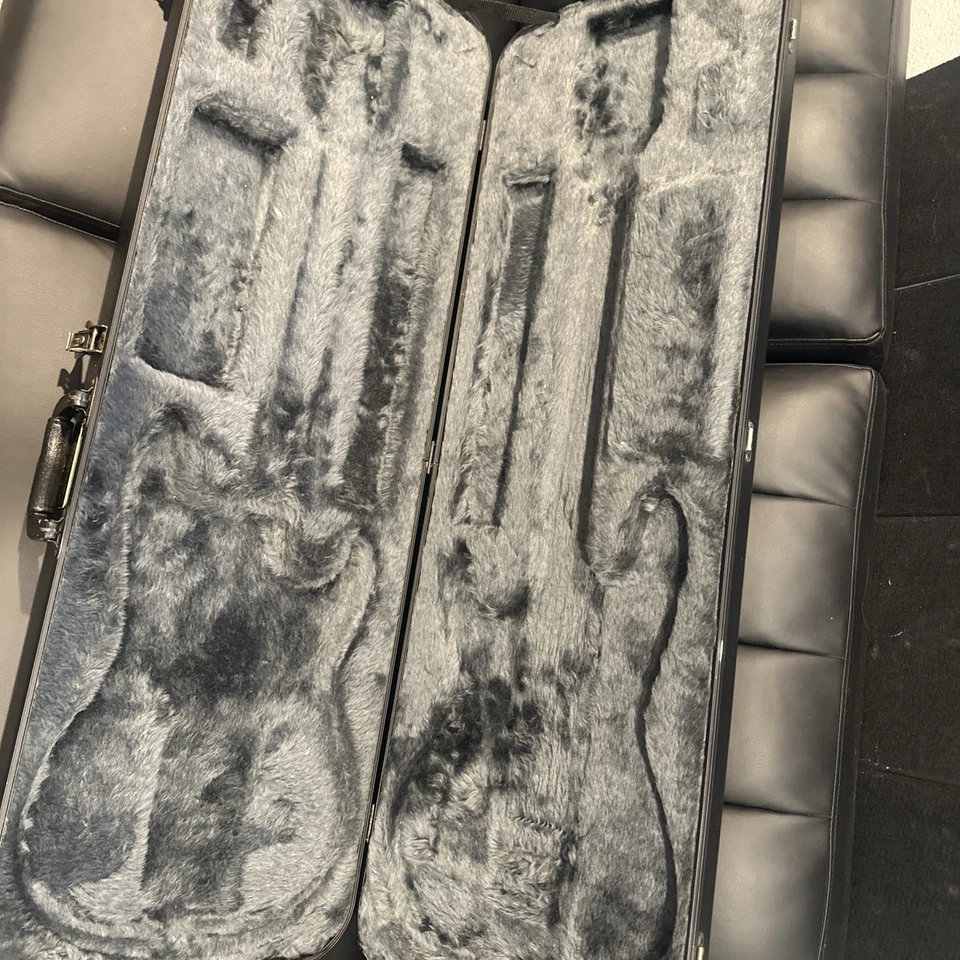 IBANEZ Prestige Black Electric Guitar Hard Case Plush Lining- GREAT COND. - Image 4 of 4