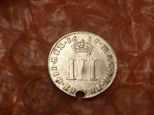 Original 1687/6 overdate James II colonial argent trois pence rare troué #2